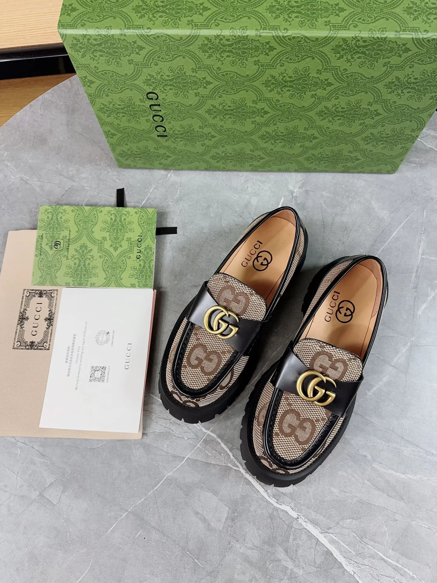 👟👟Ex-factory price 520👟👟Gucci2023 new model, double GG groove thick-soled Loaf platform shoes. The original version is made 1:1. Super beautiful quality, classic model at the counter. ❶Upper: original open edge beaded cowhide ❷Inner lining: water-dyed cowhide ❸Feet: water-dyed cowhide ❹Outsole: ultra-light original sole ❺thick sole heightening: 3.5cn ❻Packing: original packaging ❼Number: 35-42 (41 41 customized, non-returnable) Men's model: 38-46 (45, 46 customized, non-returnable)